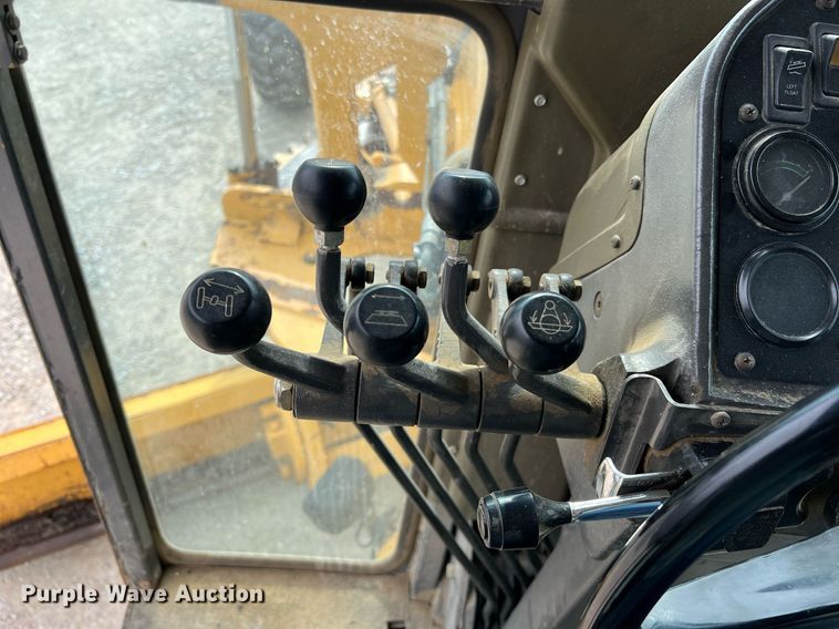 image for item LI9587 1999 Champion 710A Series V VHP  motor grader