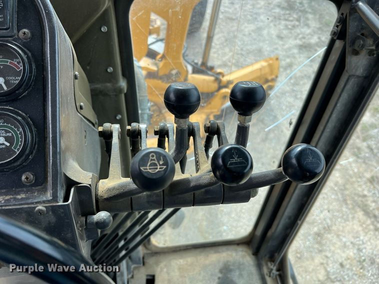 image for item LI9587 1999 Champion 710A Series V VHP  motor grader