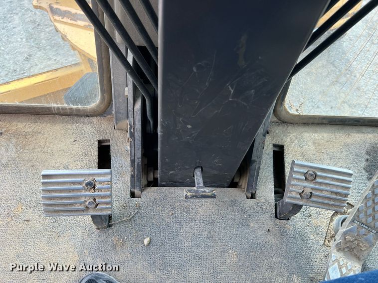 image for item LI9587 1999 Champion 710A Series V VHP  motor grader