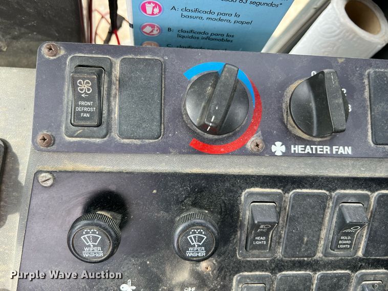 image for item LI9587 1999 Champion 710A Series V VHP  motor grader