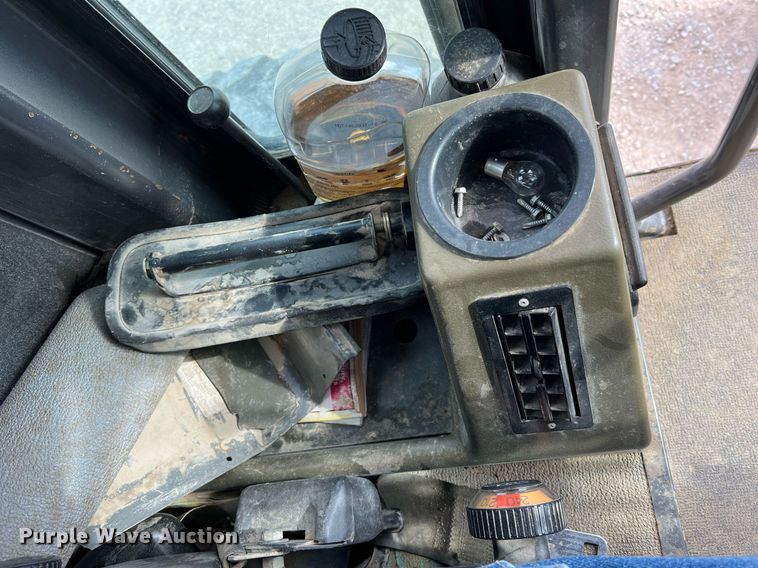 image for item LI9587 1999 Champion 710A Series V VHP  motor grader