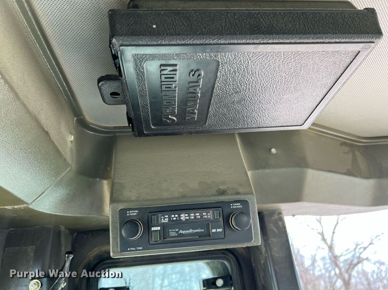 image for item LI9587 1999 Champion 710A Series V VHP  motor grader