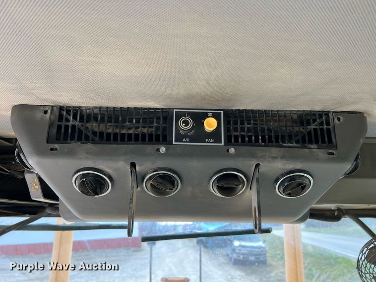 image for item LI9587 1999 Champion 710A Series V VHP  motor grader