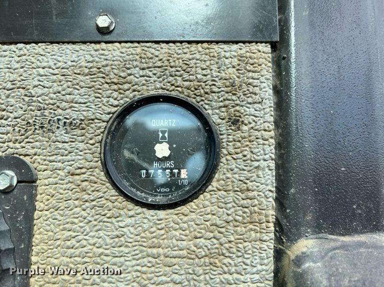 image for item LI9587 1999 Champion 710A Series V VHP  motor grader