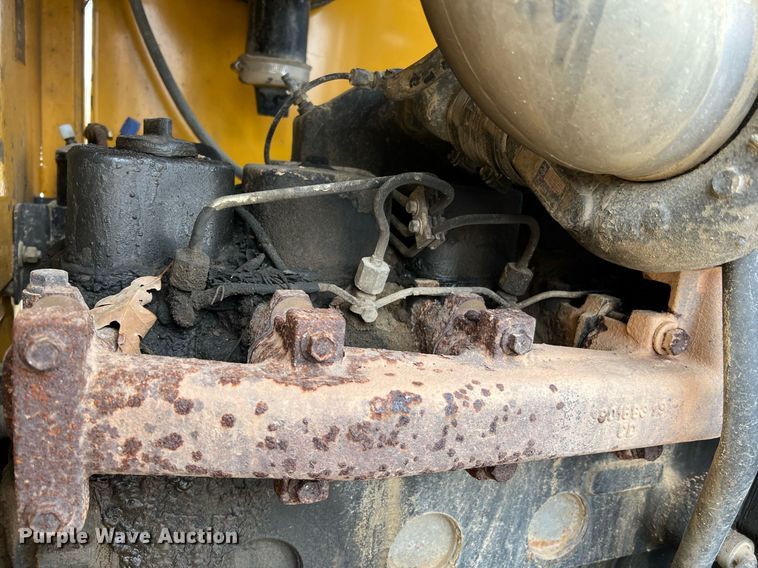 image for item LI9587 1999 Champion 710A Series V VHP  motor grader