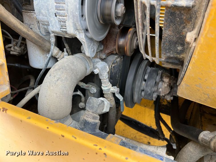 image for item LI9587 1999 Champion 710A Series V VHP  motor grader