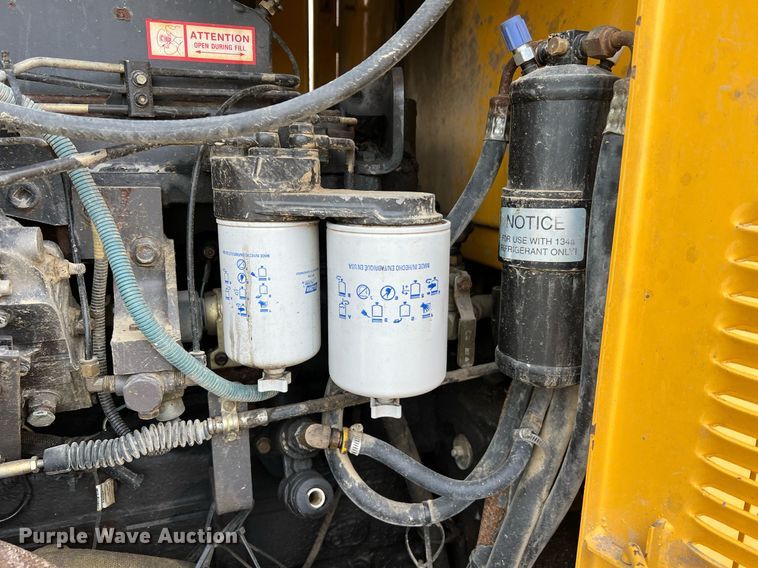 image for item LI9587 1999 Champion 710A Series V VHP  motor grader