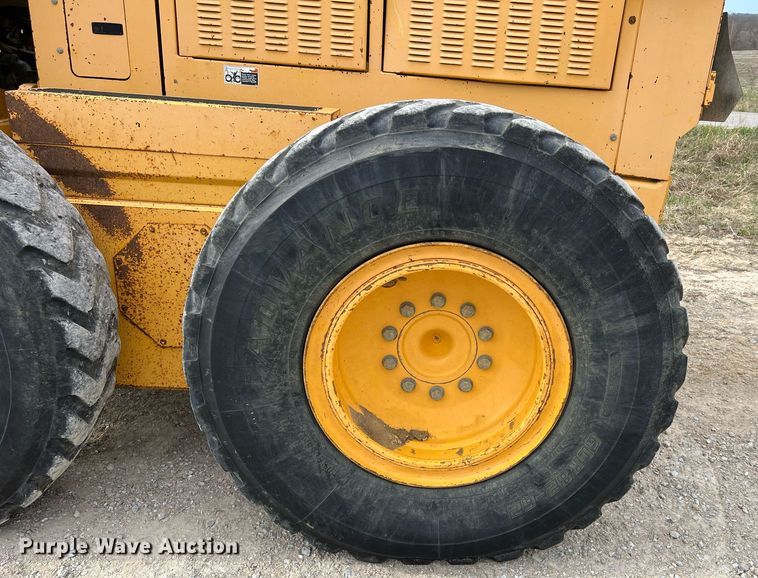 image for item LI9587 1999 Champion 710A Series V VHP  motor grader