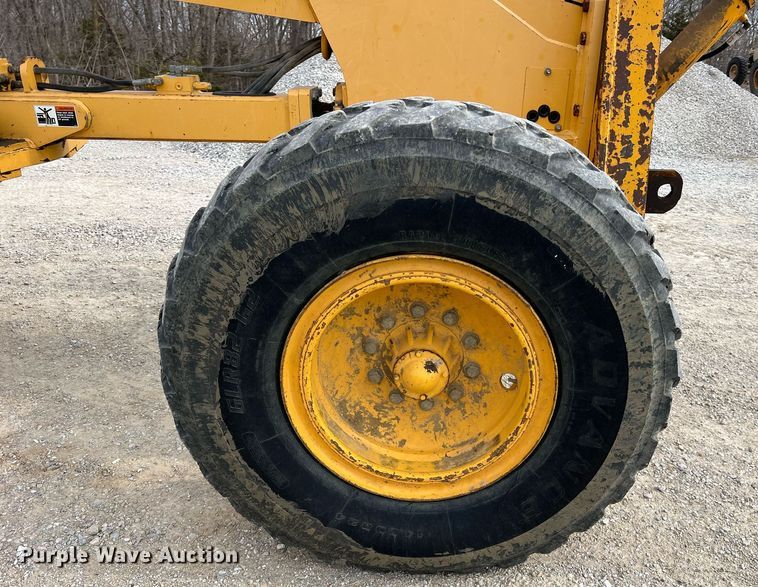 image for item LI9587 1999 Champion 710A Series V VHP  motor grader