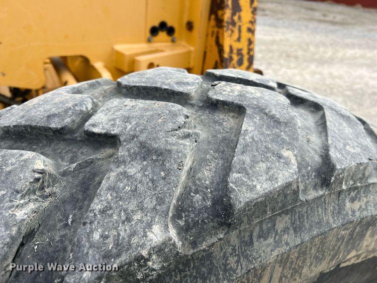 image for item LI9587 1999 Champion 710A Series V VHP  motor grader