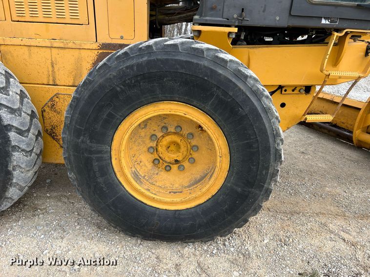 image for item LI9587 1999 Champion 710A Series V VHP  motor grader