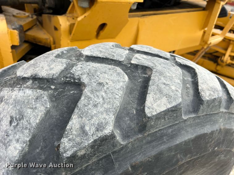 image for item LI9587 1999 Champion 710A Series V VHP  motor grader