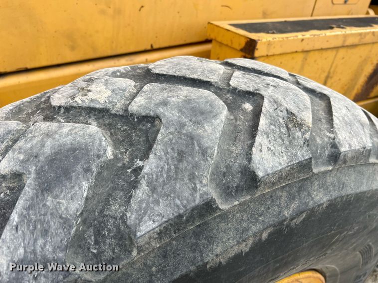 image for item LI9587 1999 Champion 710A Series V VHP  motor grader