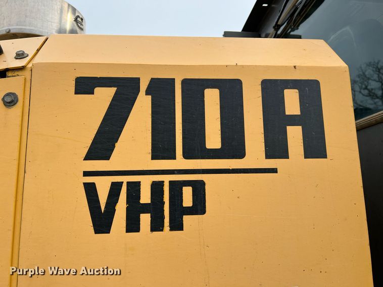 image for item LI9587 1999 Champion 710A Series V VHP  motor grader