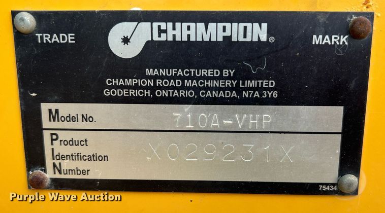 image for item LI9587 1999 Champion 710A Series V VHP  motor grader