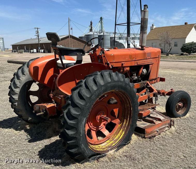image for item LN9397 1970 International Farmall 544  tractor