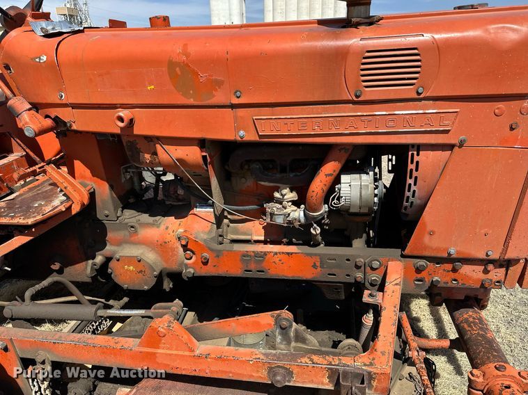 image for item LN9397 1970 International Farmall 544  tractor