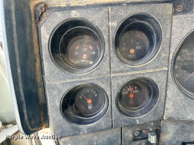 image for item LR9600 1987 Chevrolet C6M  dump truck