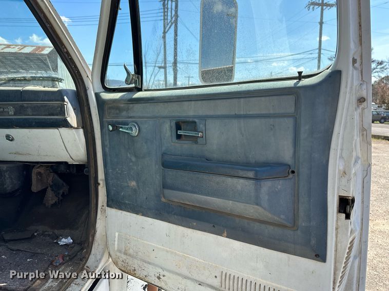 image for item LR9600 1987 Chevrolet C6M  dump truck