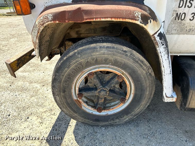 image for item LR9600 1987 Chevrolet C6M  dump truck