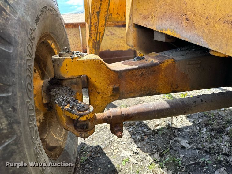 image for item LR9603 1990 John Deere 310C  backhoe