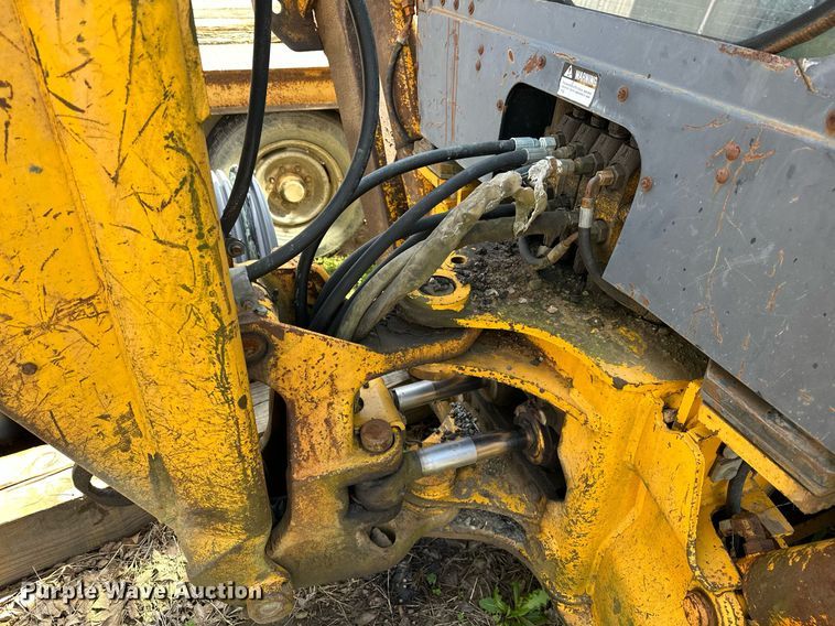 image for item LR9603 1990 John Deere 310C  backhoe
