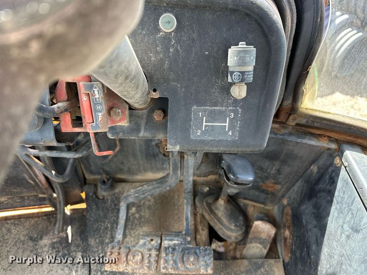 image for item LR9603 1990 John Deere 310C  backhoe