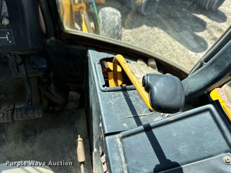 image for item LR9603 1990 John Deere 310C  backhoe