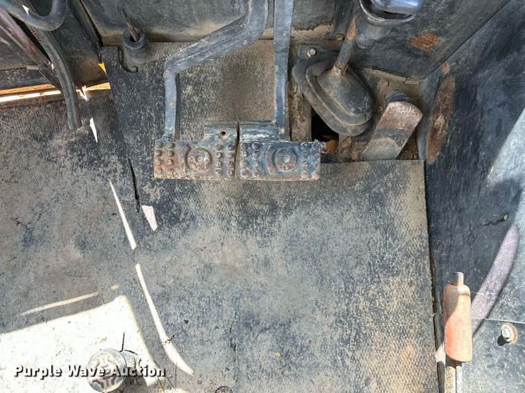 image for item LR9603 1990 John Deere 310C  backhoe