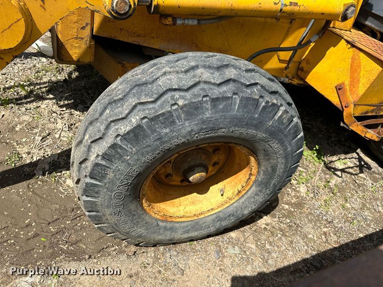 image for item LR9603 1990 John Deere 310C  backhoe