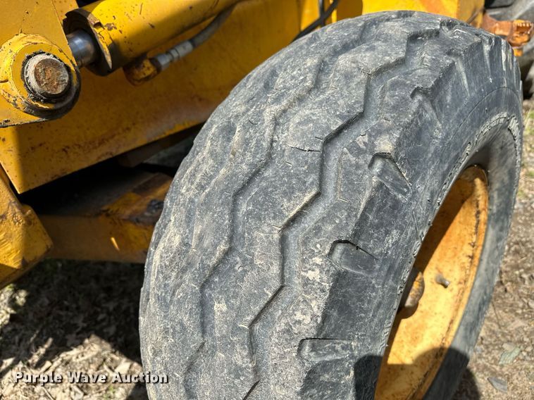 image for item LR9603 1990 John Deere 310C  backhoe