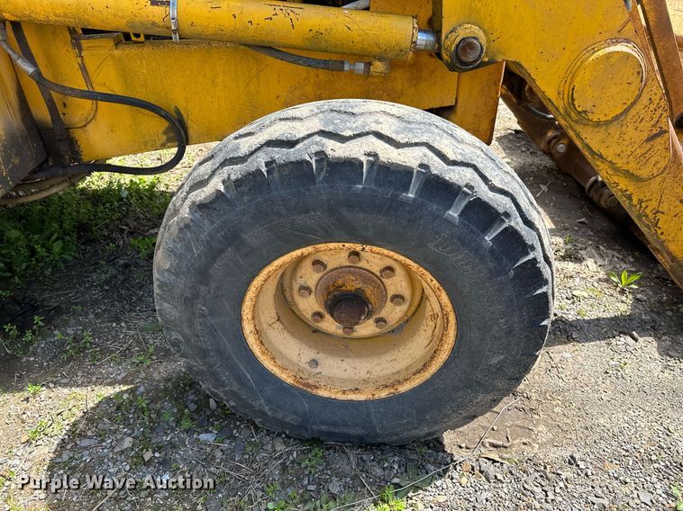 image for item LR9603 1990 John Deere 310C  backhoe