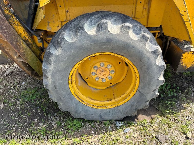 image for item LR9603 1990 John Deere 310C  backhoe