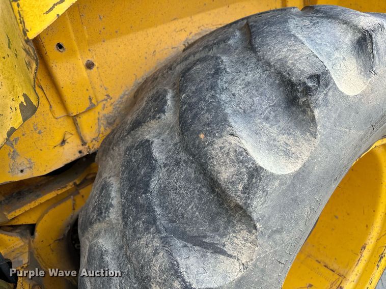 image for item LR9603 1990 John Deere 310C  backhoe