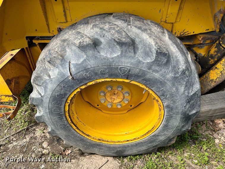 image for item LR9603 1990 John Deere 310C  backhoe