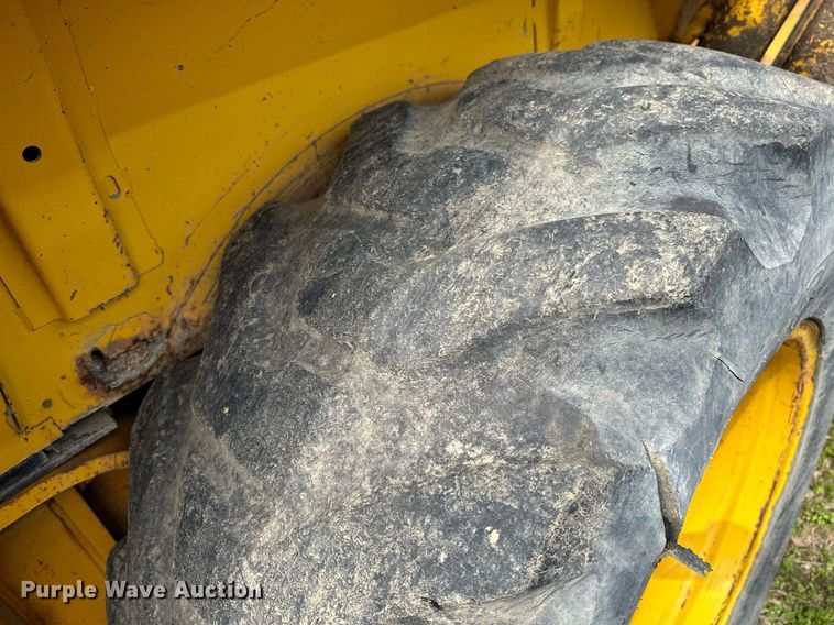 image for item LR9603 1990 John Deere 310C  backhoe