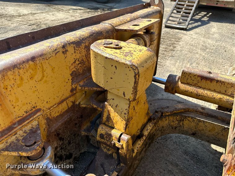 image for item LR9604 1988 Caterpillar D3B  dozer