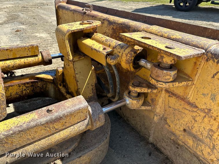 image for item LR9604 1988 Caterpillar D3B  dozer