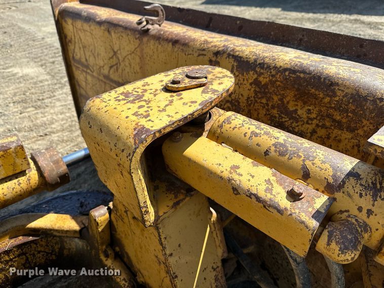 image for item LR9604 1988 Caterpillar D3B  dozer
