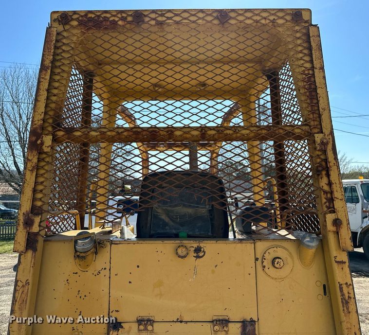 image for item LR9604 1988 Caterpillar D3B  dozer