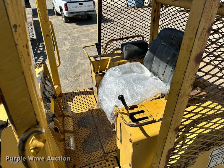 image for item LR9604 1988 Caterpillar D3B  dozer