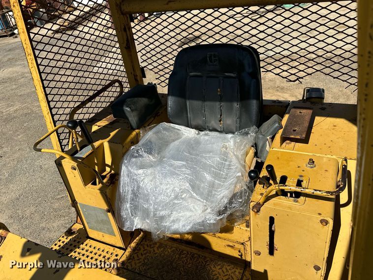 image for item LR9604 1988 Caterpillar D3B  dozer