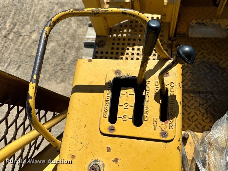 image for item LR9604 1988 Caterpillar D3B  dozer
