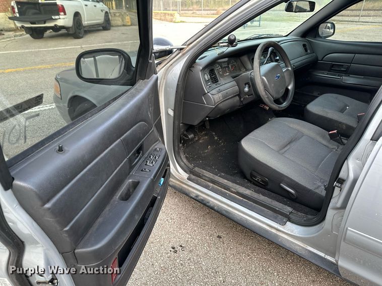 image for item LR9618 2008 Ford Crown Victoria Police Interceptor