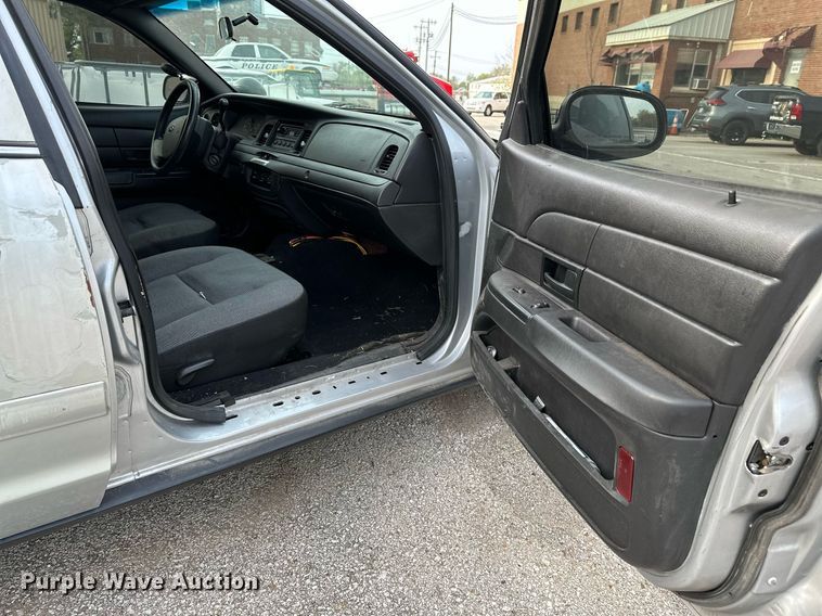 image for item LR9618 2008 Ford Crown Victoria Police Interceptor