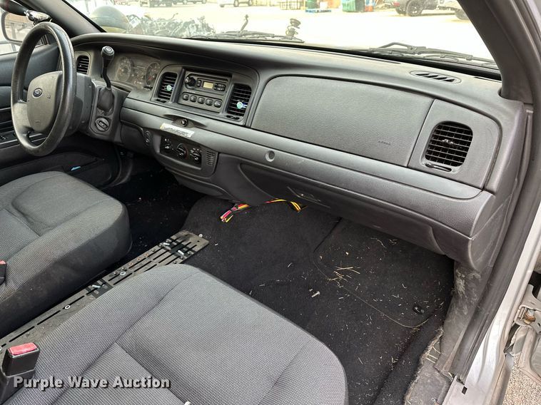 image for item LR9618 2008 Ford Crown Victoria Police Interceptor