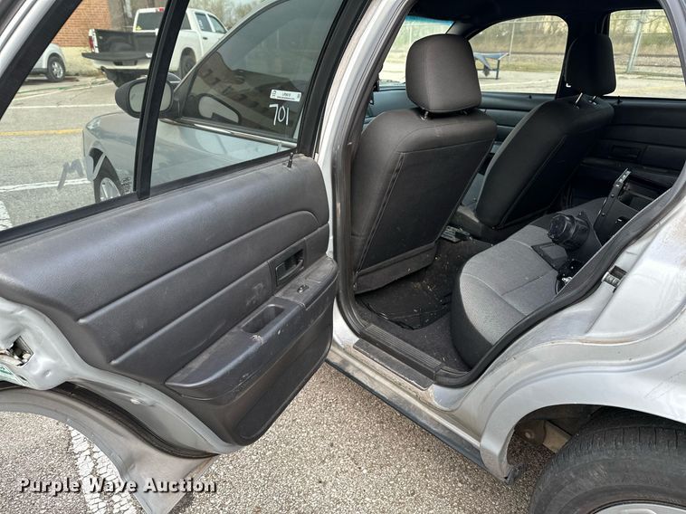 image for item LR9618 2008 Ford Crown Victoria Police Interceptor