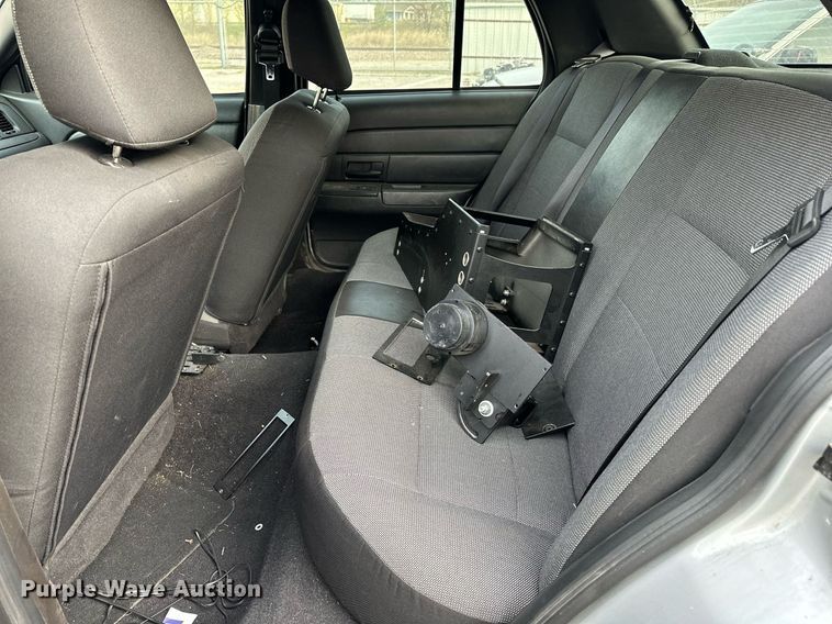 image for item LR9618 2008 Ford Crown Victoria Police Interceptor