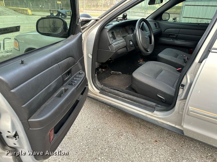 image for item LR9619 2011 Ford Crown Victoria Police Interceptor