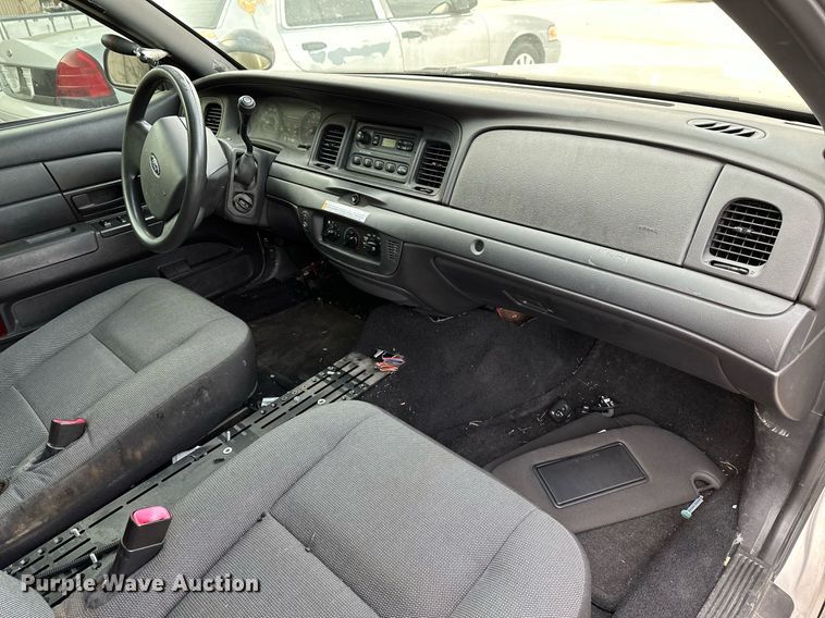 image for item LR9619 2011 Ford Crown Victoria Police Interceptor